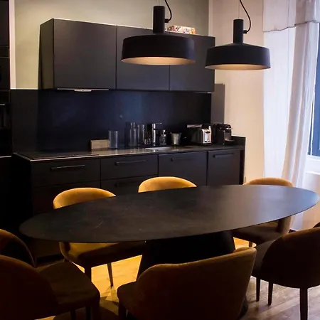 Appartement Elegant Apt With Veranda In Montmartre *